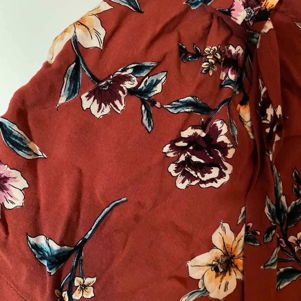 FLORAL SHORTS 🩳 - Picture 4 of 4